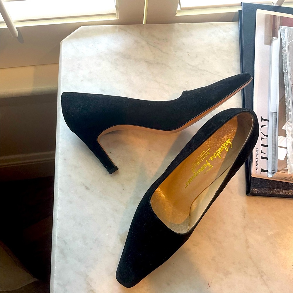 Size 5 Salvatore Ferragamo Vintage Sirene Pumps Black Suede Calf Leather